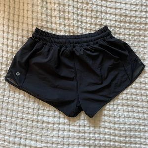 Lululemon Hotty Hot Low-rise short 2.5”